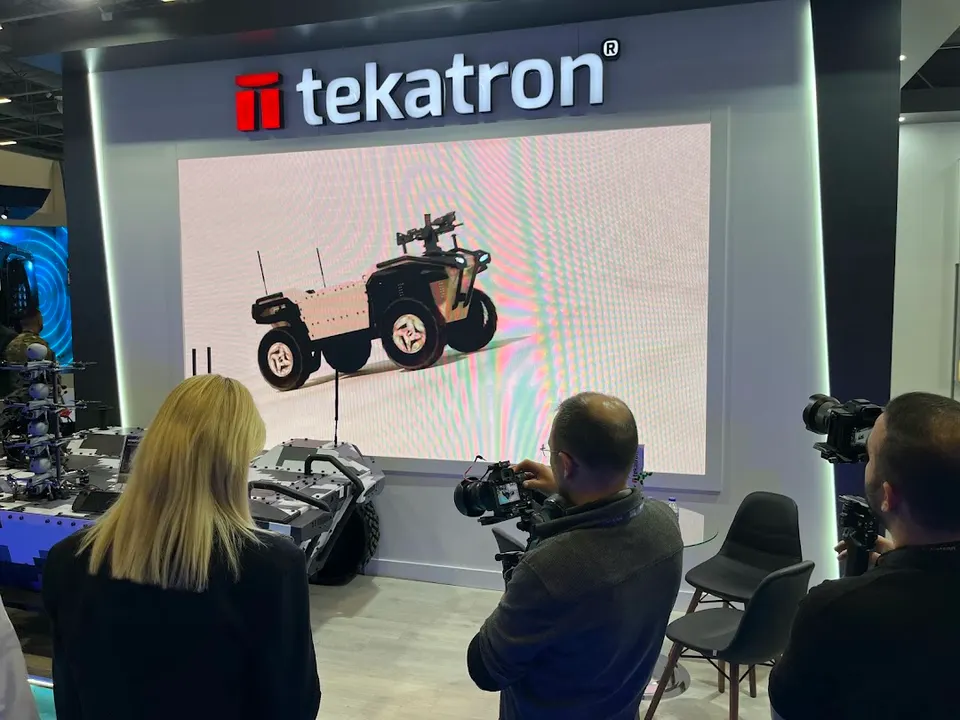 The launch animation running on the stand